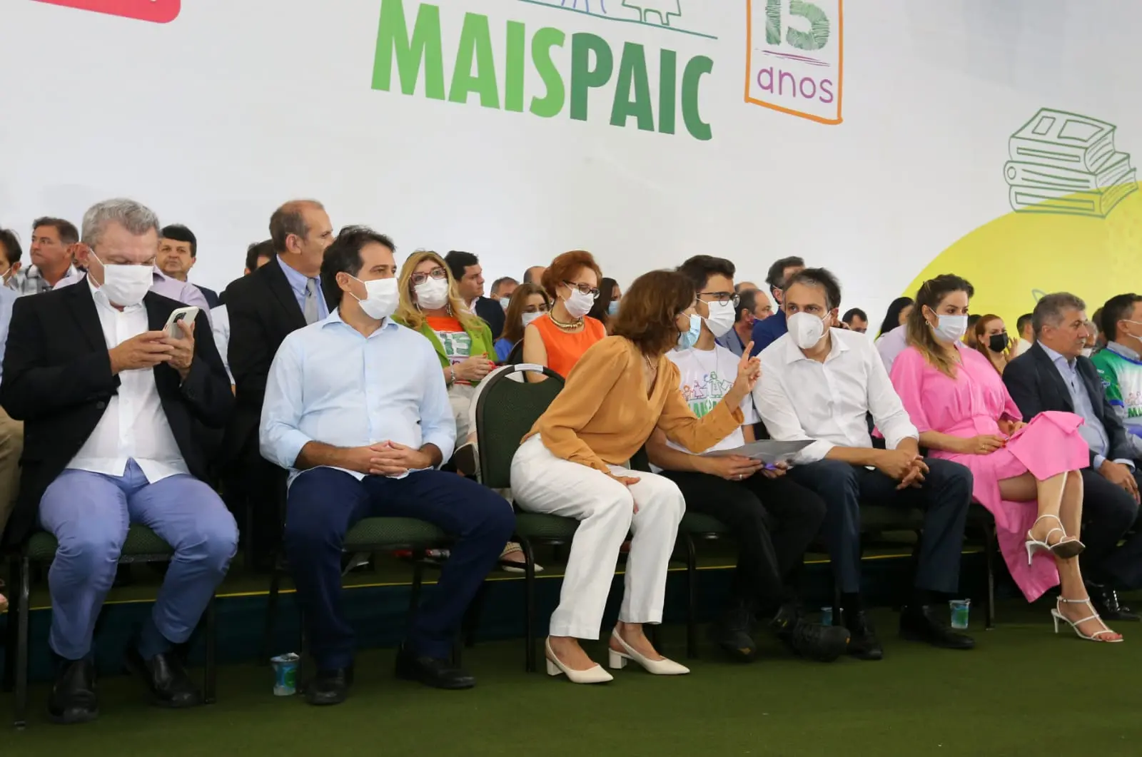 Imagem da notícia: Qual o cálculo para Izolda Cela ser candidata ao Governo do Ceará; e qual cálculo para não ser