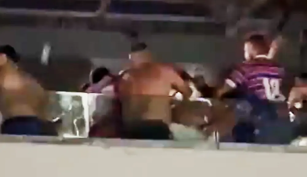 Imagem da notícia: Sem energia, Castelão tem roubos e brigas entre torcidas organizadas do Fortaleza