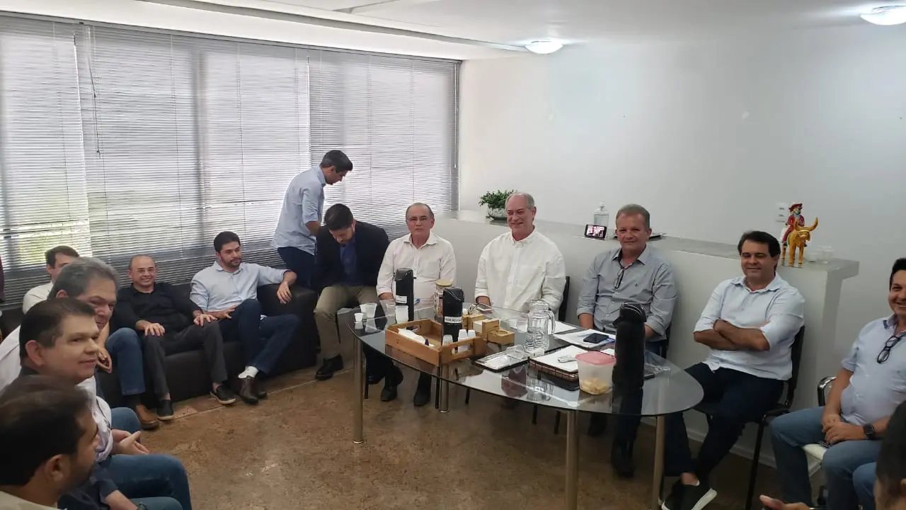 Imagem da notícia: Com crise agravada, Ciro adota discurso em prol de unidade 