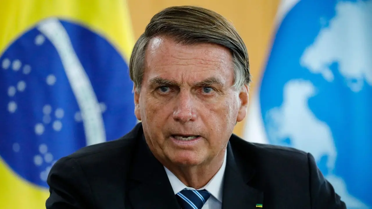 Imagem da notícia: Bolsonaro diz que diesel importado da Rússia pode chegar em 60 dias