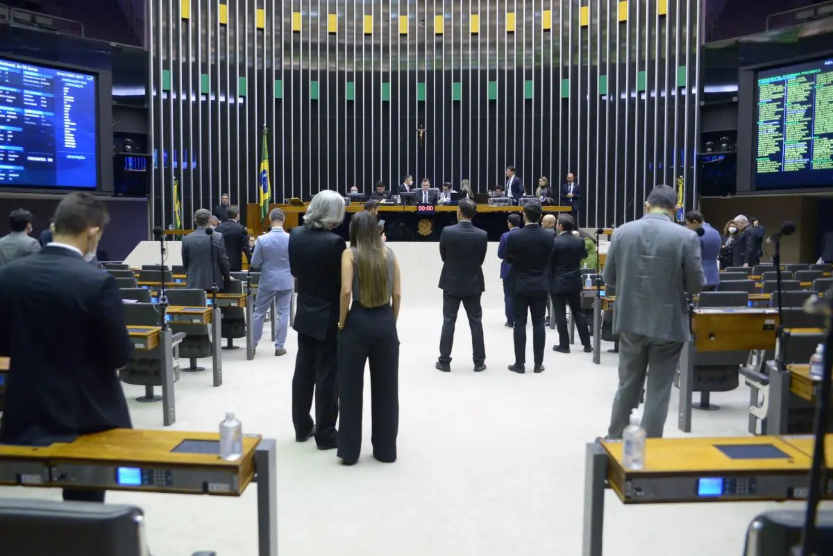 Imagem da notícia: LDO de 2023 é aprovada com poder à Câmara na indicação de emendas do 'orçamento secreto' 