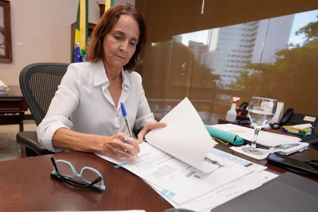 Imagem da notícia: Izolda Cela sanciona lei de redução do ICMS no Ceará