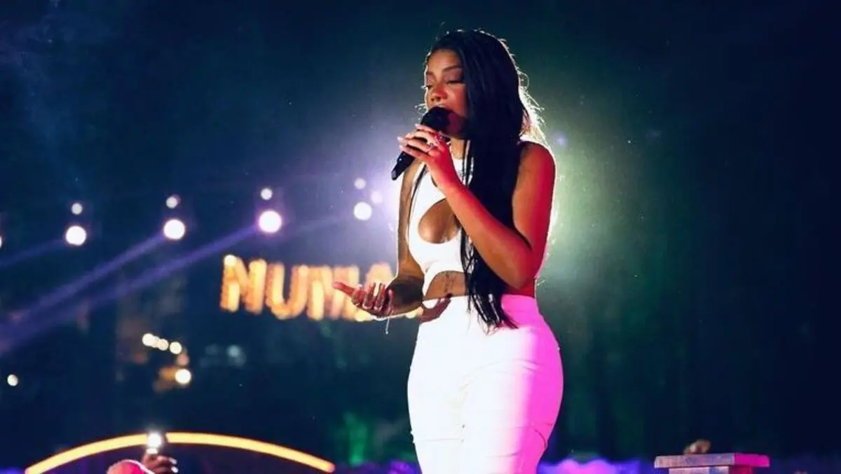 Imagem da notícia: Ludmilla deixa palco no 'Farraial' após problemas técnicos: 'infelizmente não foi culpa minha'