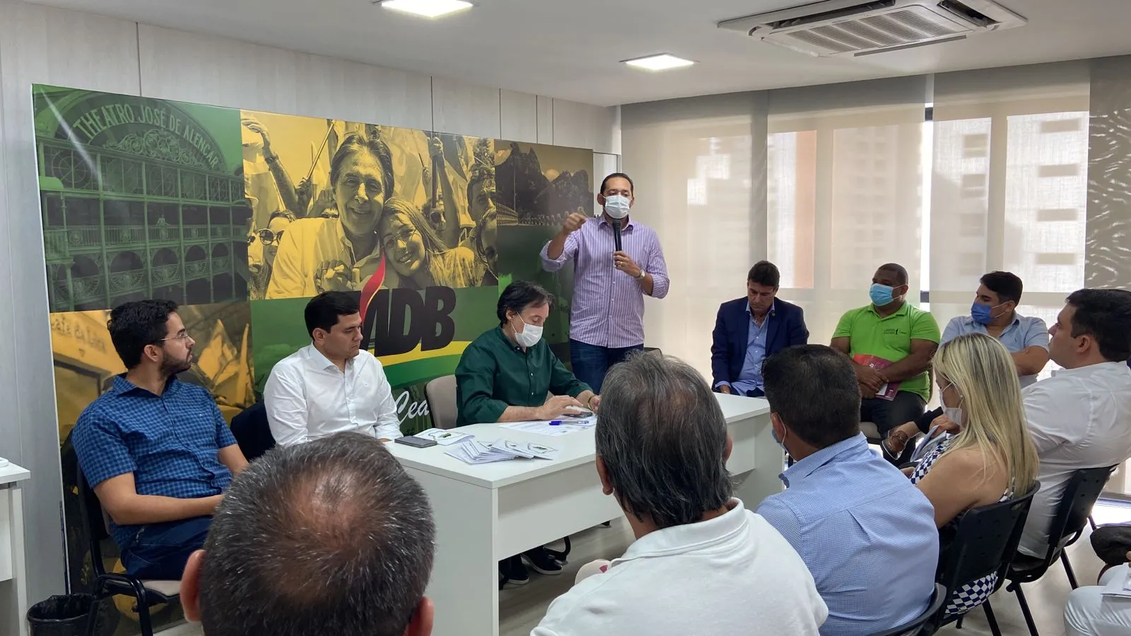 Nesta terça, Eunício esteve reunido com deputados estaduais e pré-candidatos da sua legenda
