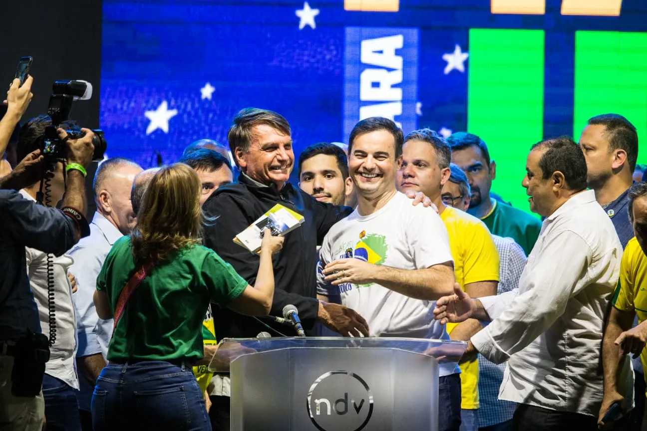 Capitão Wagner e Bolsonaro no palanque da Marcha para Jesus, em Fortaleza