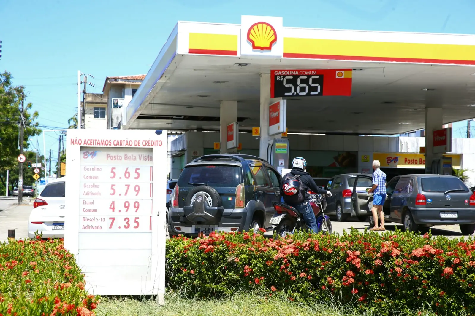 Imagem da notícia: Preço da gasolina atinge nova mínima em Fortaleza e chega a R$ 5,65
