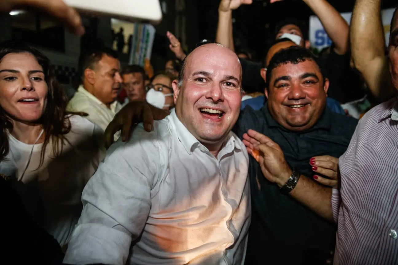 Imagem da notícia: Roberto Cláudio vence Izolda e é escolhido pré-candidato a governador pelo PDT no Ceará