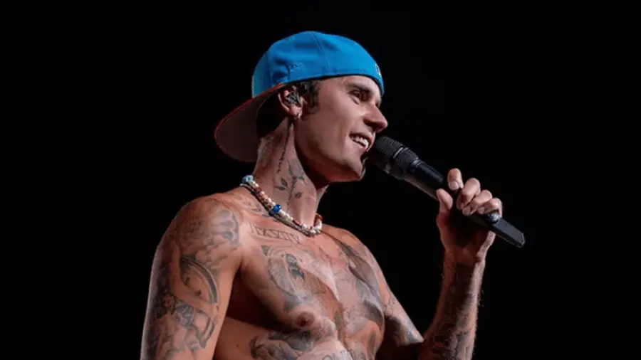 Imagem da notícia: Justin Bieber anuncia volta aos palcos após sofrer paralisia facial