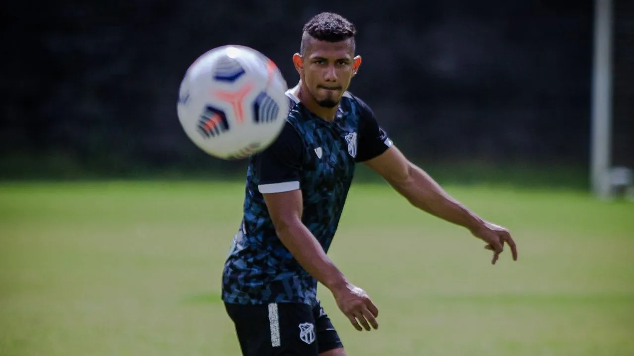 Fernando Sobral renovou contrato com o Ceará até o fim de 2024