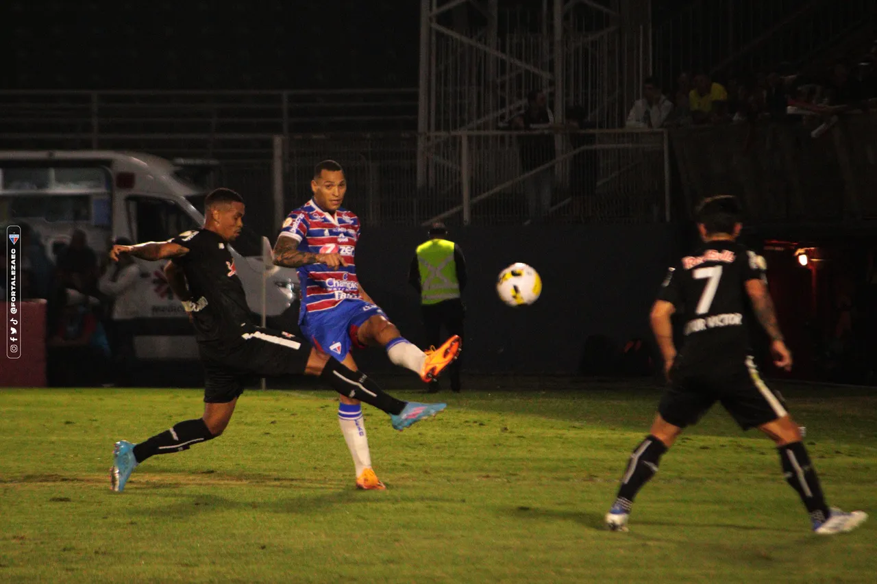 O Fortaleza foi consistente na defesa em grande parte do jogo, mas não segurou a pressão do Bragantino