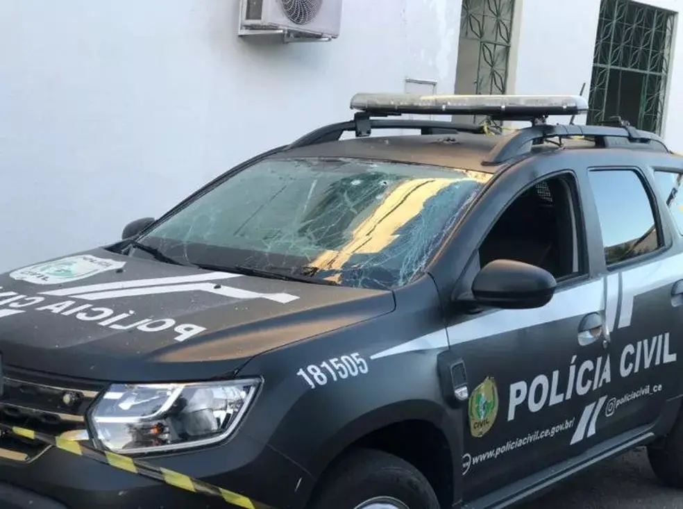 Imagem da notícia: Viatura é atingida por explosivo em Santa Quitéria após morte de suspeitos em confronto e operação