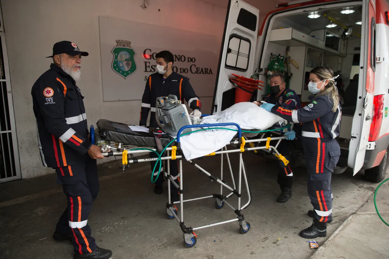 Atendimentos médicos foram concentrados para assistência de pacientes com Covid durante momentos mais intensos da pandemia
