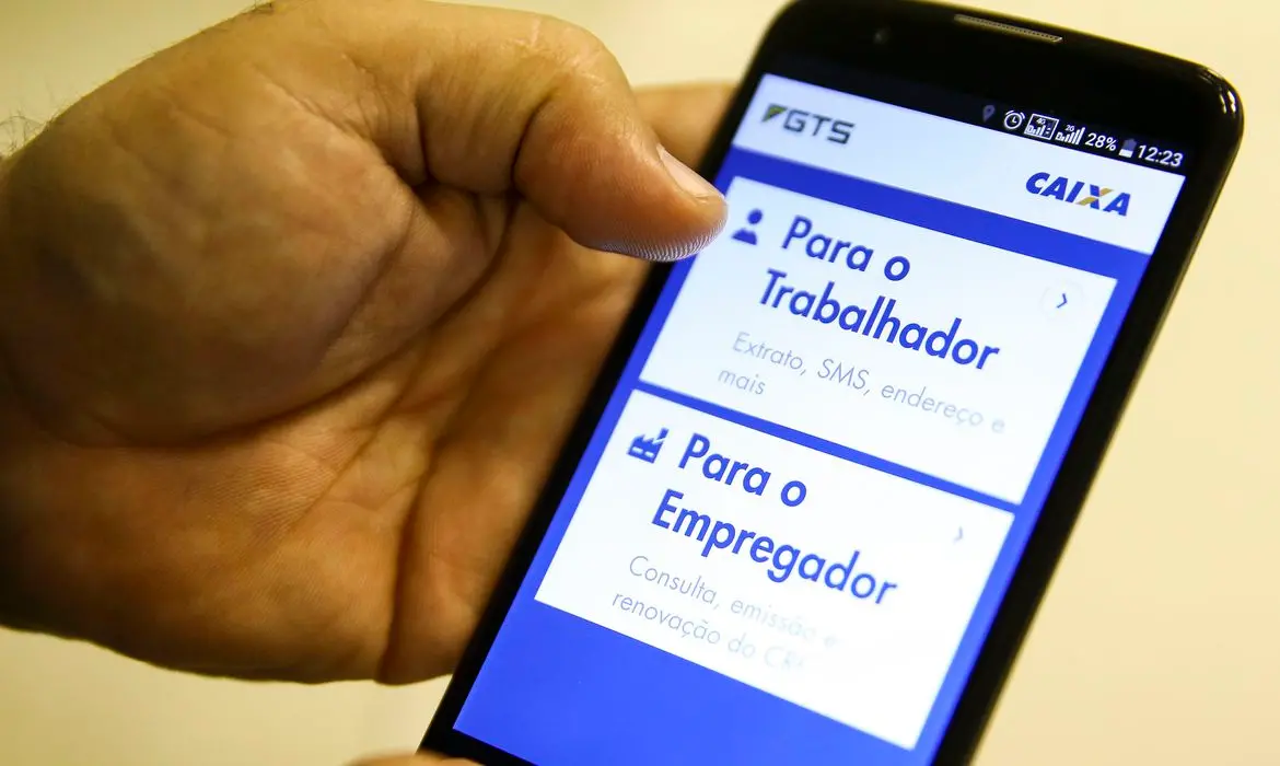 Imagem da notícia: FGTS vai distribuir R$ 13,2 bilhões de lucro aos trabalhadores; veja detalhes