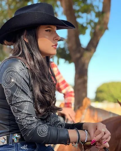 Ana Castela é conhecida como 'Boiadeira'