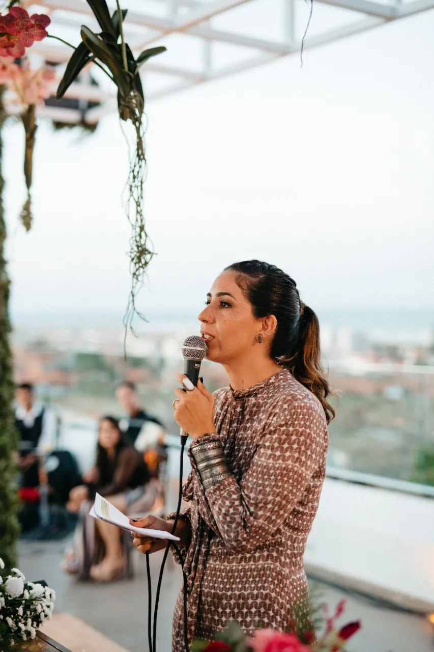 A busca por um profissional para celebrar o próprio casamento fez Naira se tornar celebrante