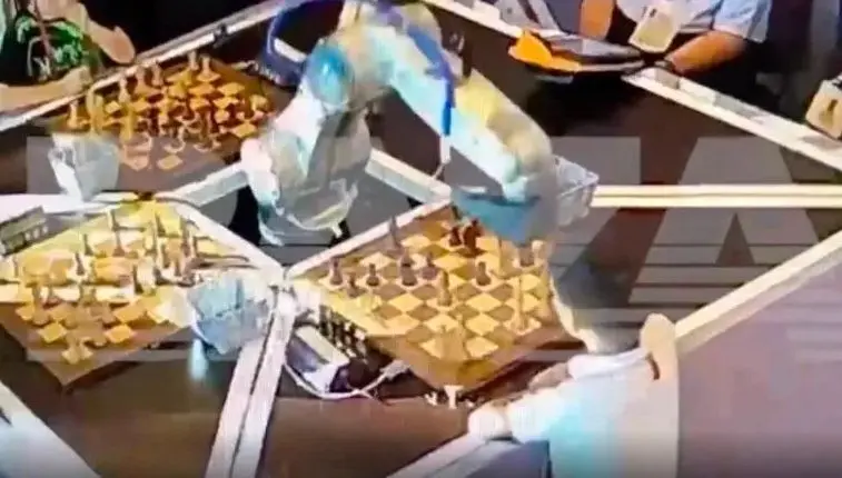 Robô quebra dedo de criança