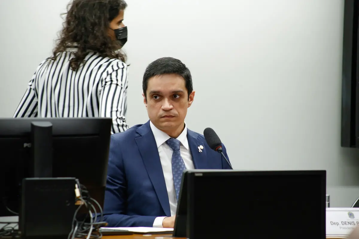Imagem da notícia: Presidente do PSB rebate nota de prefeitos contrários à aliança com PDT no Ceará