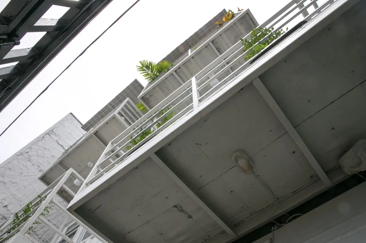 Varandas chamam atenção de quem passa pela rua
