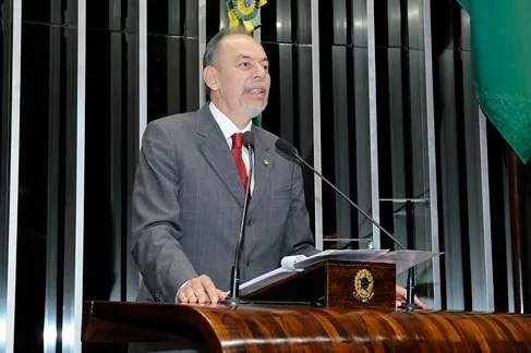 Inácio Arruda foi eleito em 2006 derrotando Moroni Torgan
