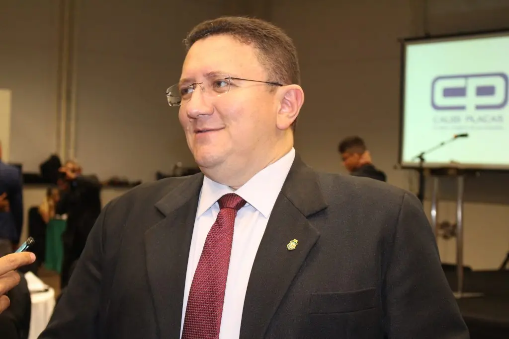 Imagem da notícia: PTB quer indicar o senador na chapa de Capitão Wagner como condição para participar da aliança