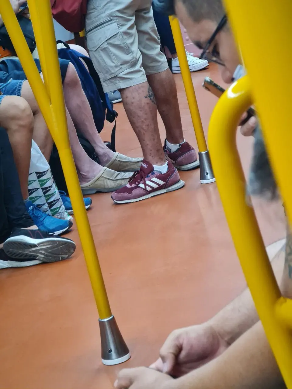Imagem da notícia: Médico aborda passageiro com varíola dos macacos no metrô de Madri: 'quantos poderiam adoecer?'