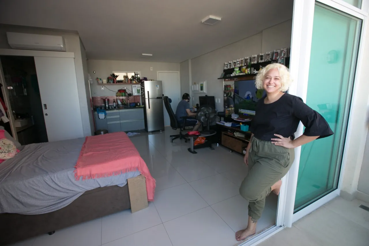 O apartamento tem 25m² de área útil, fora a varanda