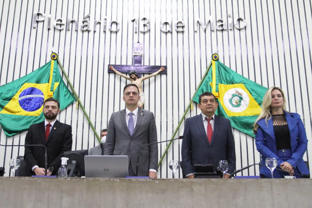 Imagem da notícia: AL-CE tem sessão suspensa no retorno do recesso parlamentar após a morte de dois ex-deputados 