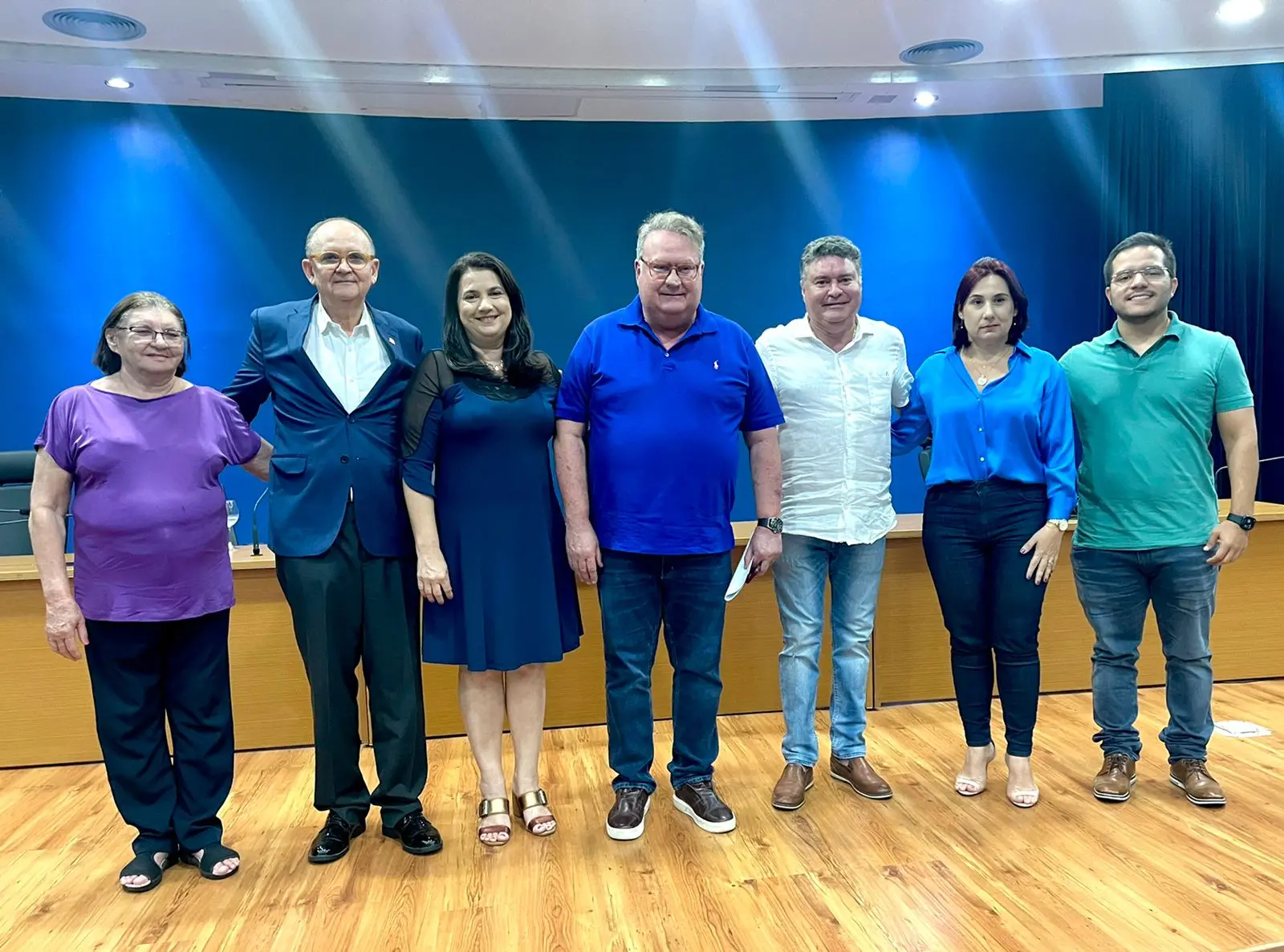Imagem da notícia: Após anunciar apoio a Roberto Cláudio, PSDB e Cidadania recuam e decidem por neutralidade