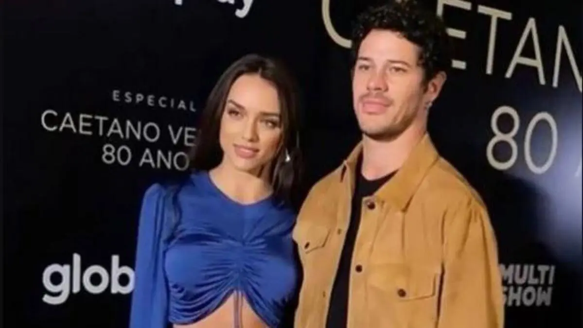 Imagem da notícia: Rafa Kalimann e José Loreto assumem namoro em show de Caetano Veloso