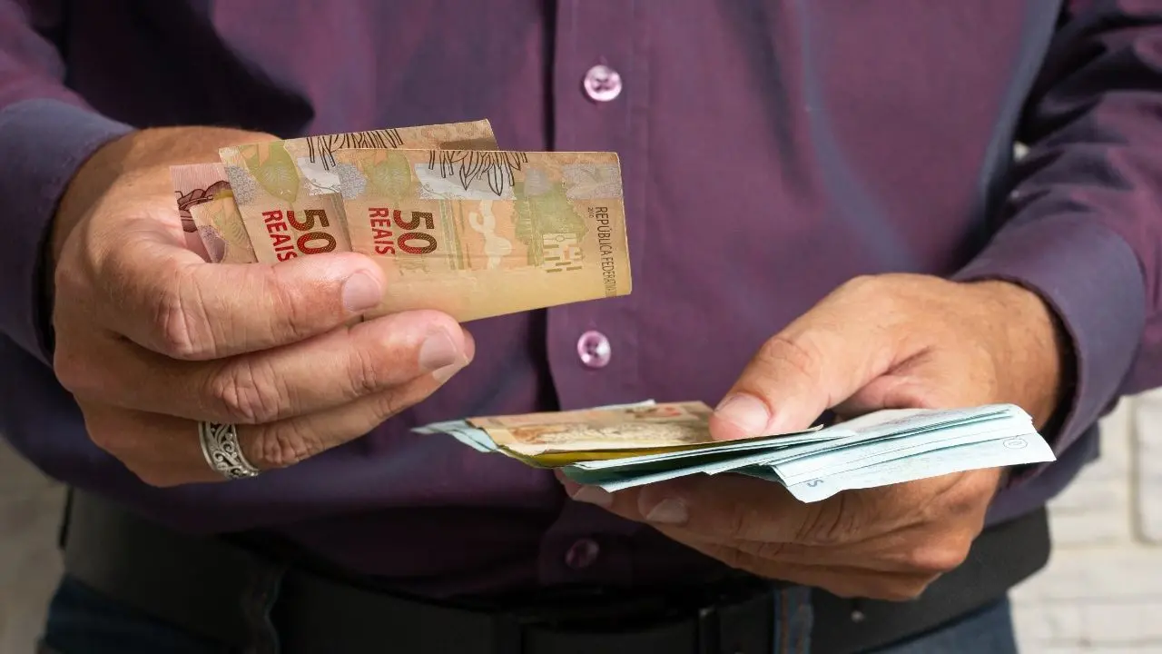 Imagem da notícia: Um em cada quatro brasileiros não consegue fechar as contas do mês, diz pesquisa