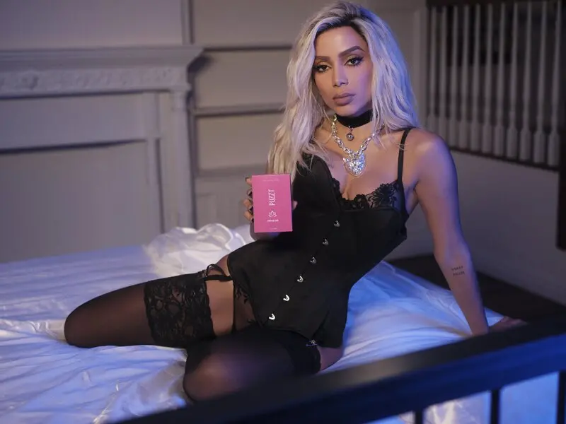 Imagem da notícia: Em podcast, Anitta lança perfume íntimo na pré-venda; veja valores