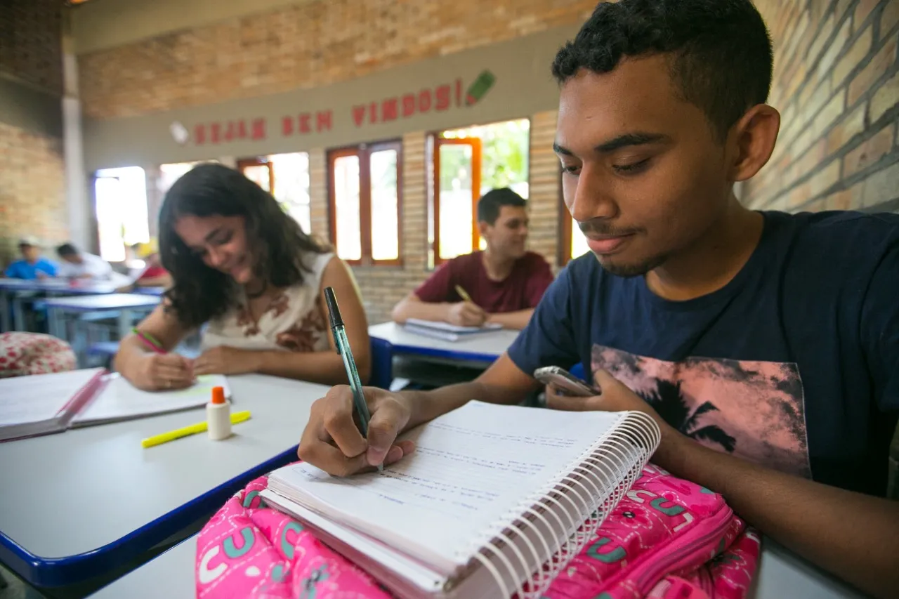 Estudantes debatem cultura, identidade e direitos indígenas