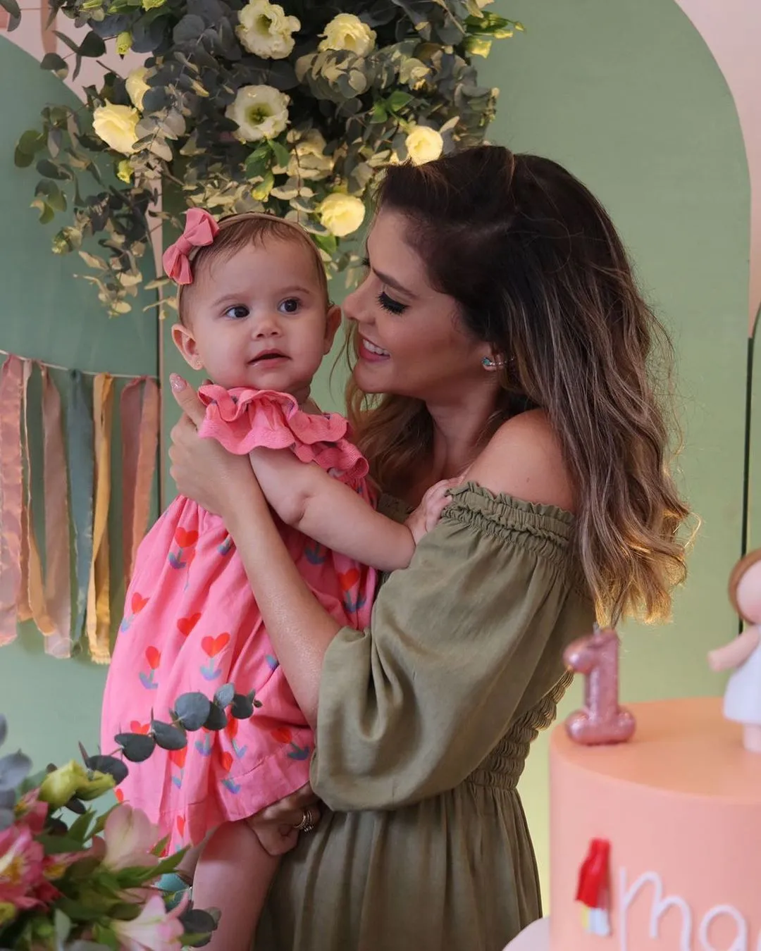 Após virar mãe, Mila ouve muitos pitacos sobre a maternidade