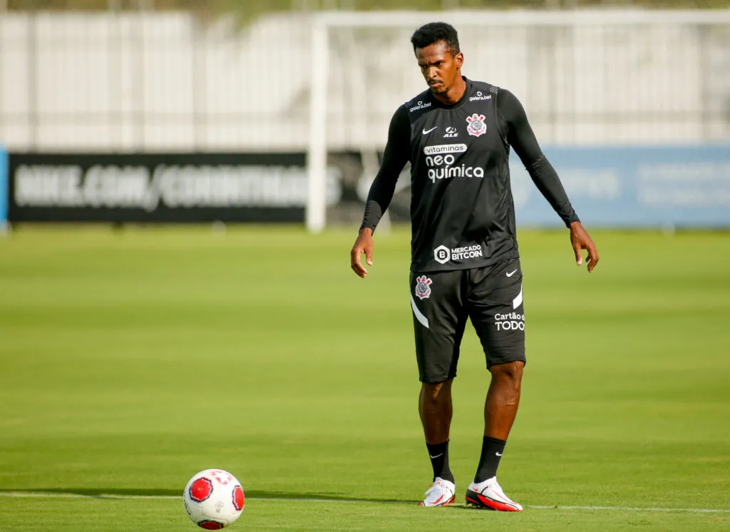 O atacante Jô vestiu a camisa do Corinthians este ano e rescindiu contrato em junho