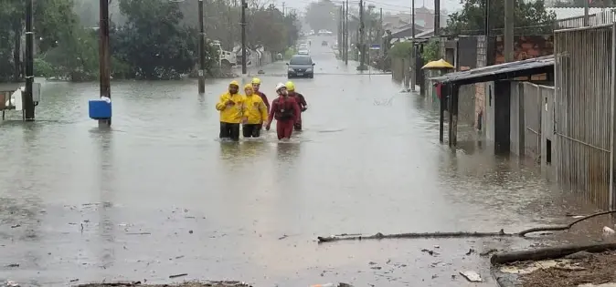 Imagem da notícia: Vídeos mostram estragos causados por ciclone em Santa Catarina