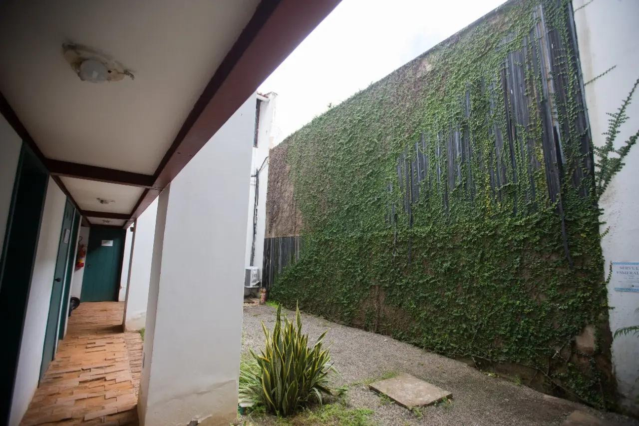 Obra de Sérvulo Esmeraldo, grande incentivador do Sobrado, se encontra em um dos espaços da casa