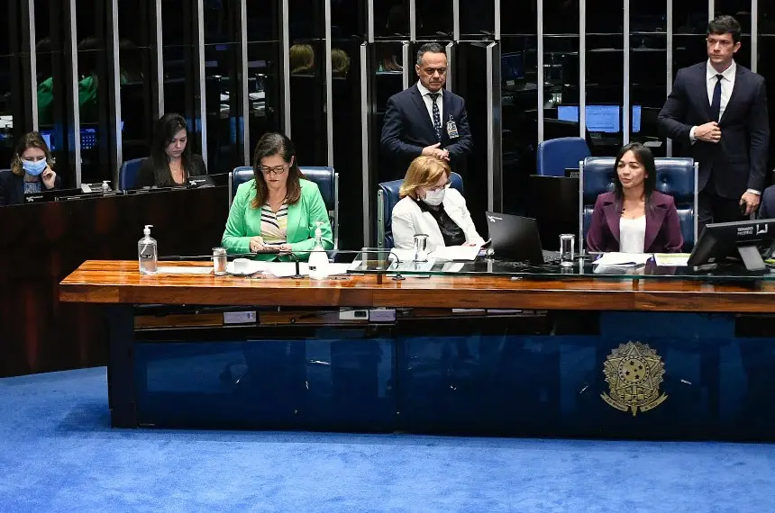 Imagem da notícia: Senado aprova lei que dispensa autorização do cônjuge para laqueadura ou vasectomia