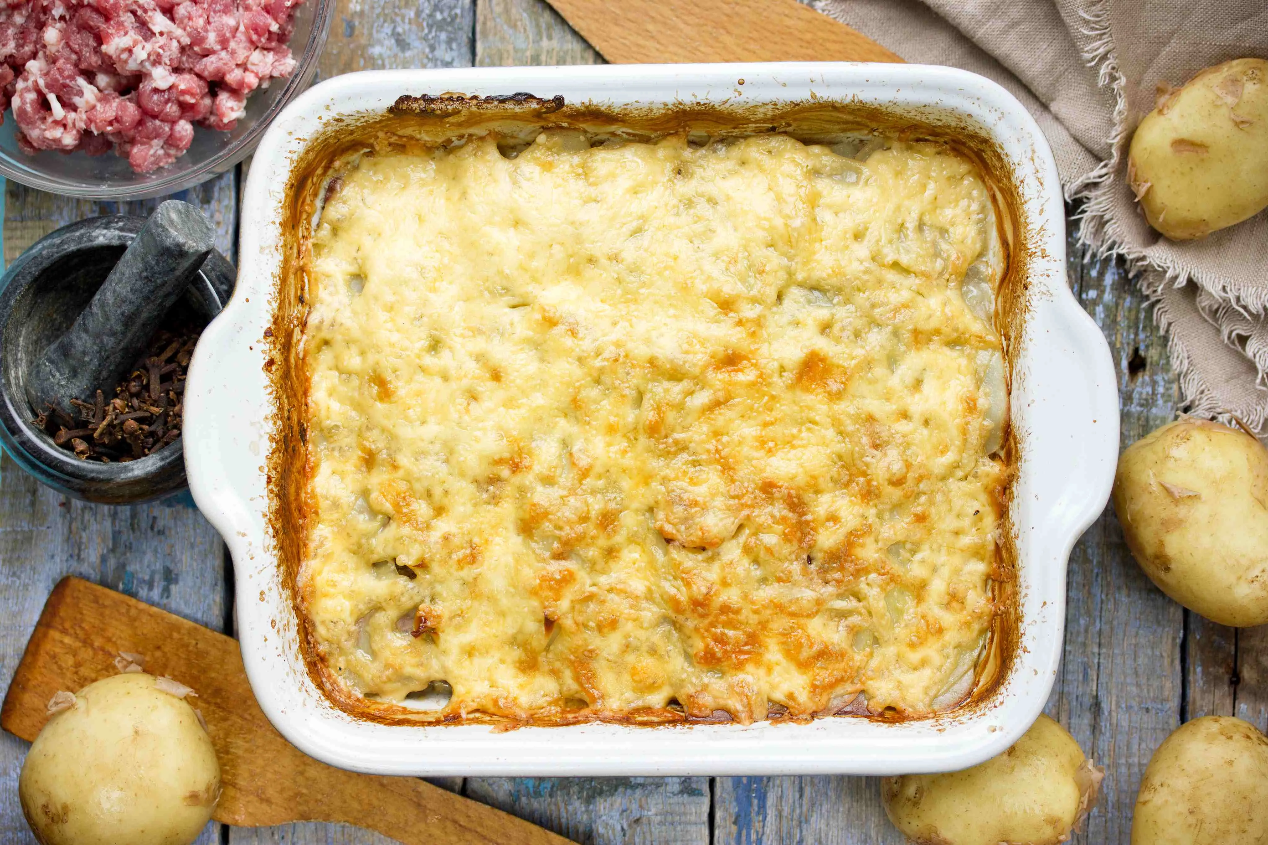A lasanha de batata pode ser cozinhada sem a presença de carne