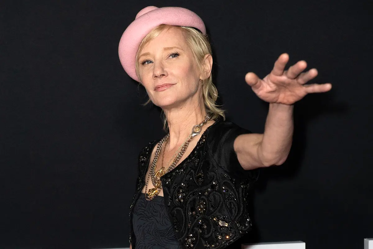 Imagem da notícia: Anne Heche tem morte cerebral e suporte de vida será desligado, diz nota da família