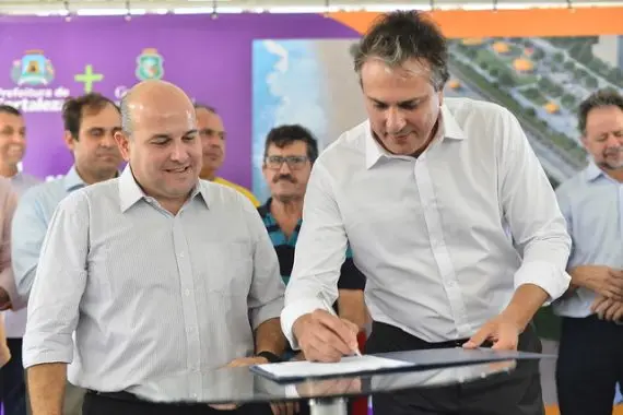 Imagem da notícia: Camilo Santana e Roberto Cláudio iniciam estratégia para mostrar que são adversários nesta campanha