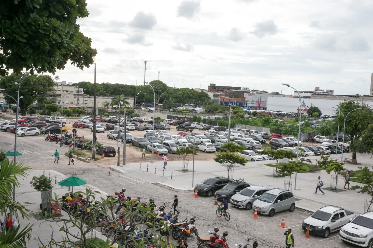 Local onde será construído um miniterminal, ao lado da Praça José de Alencar, onde já foi sediado o Beco da Poeira