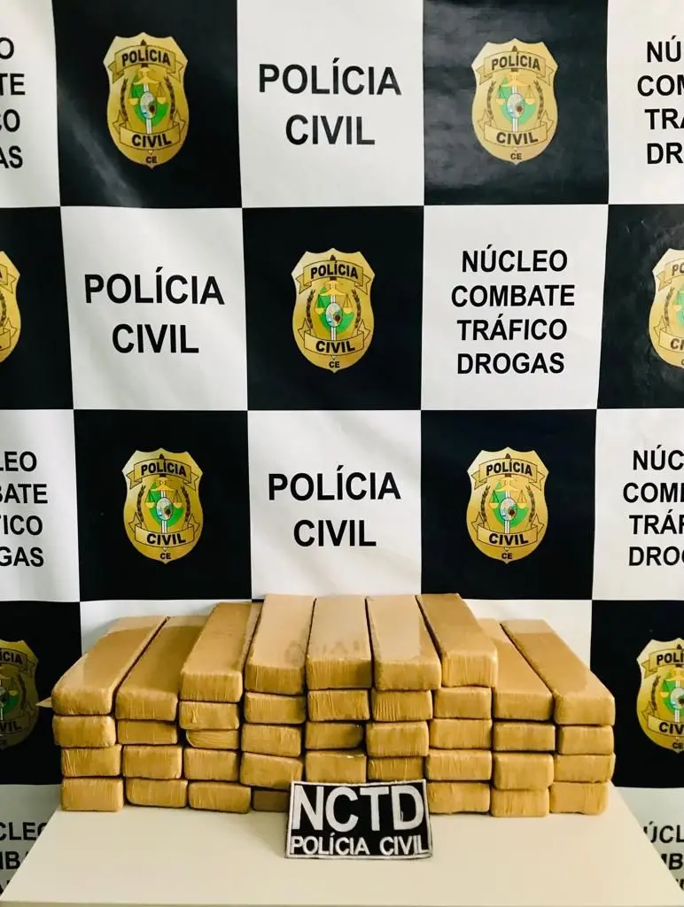 Imagem da notícia: Três são presos e quase 40 kg de maconha são apreendidos em Juazeiro do Norte após operação policial