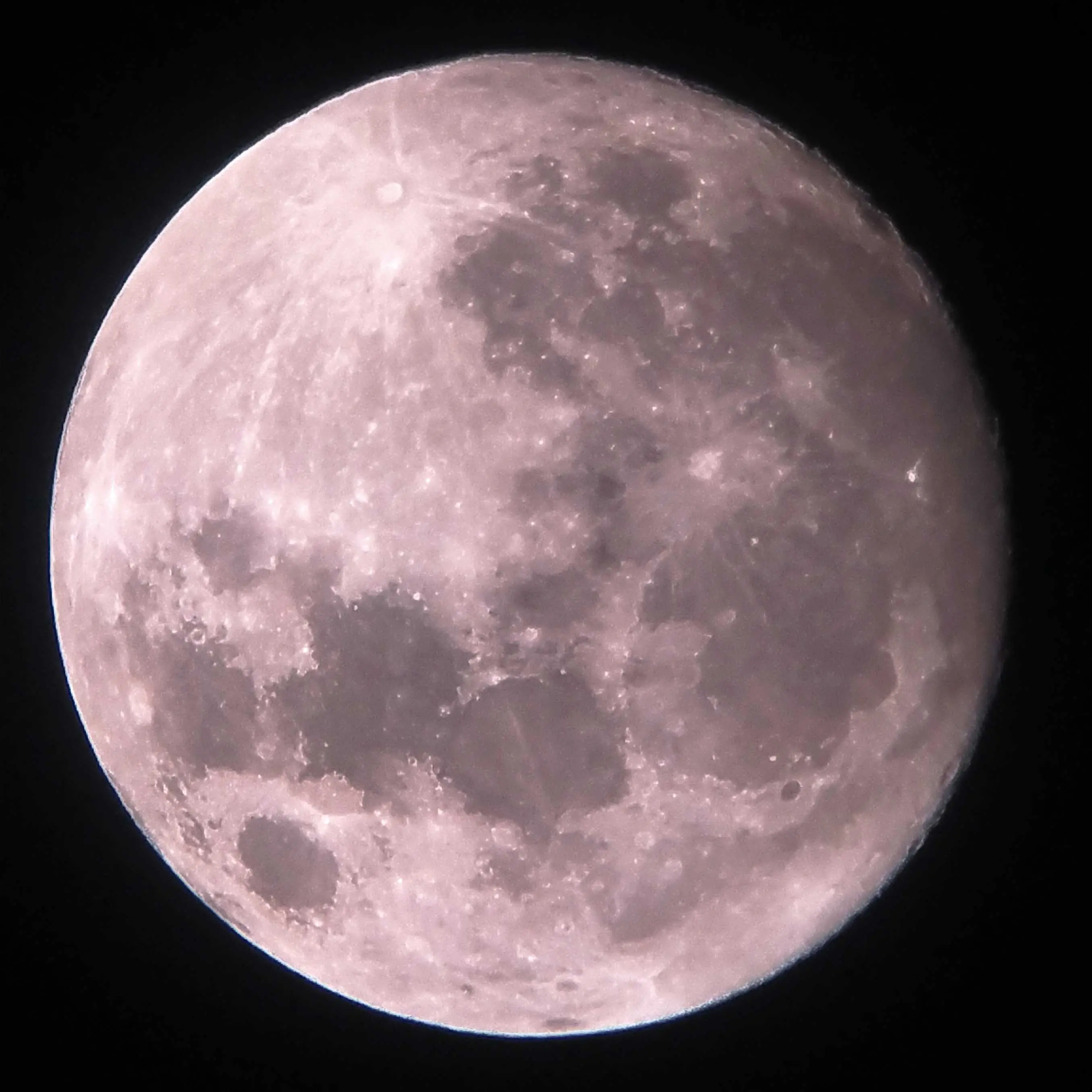 Imagem da notícia: É melhor comprar um telescópio ou fazer o seu próprio?