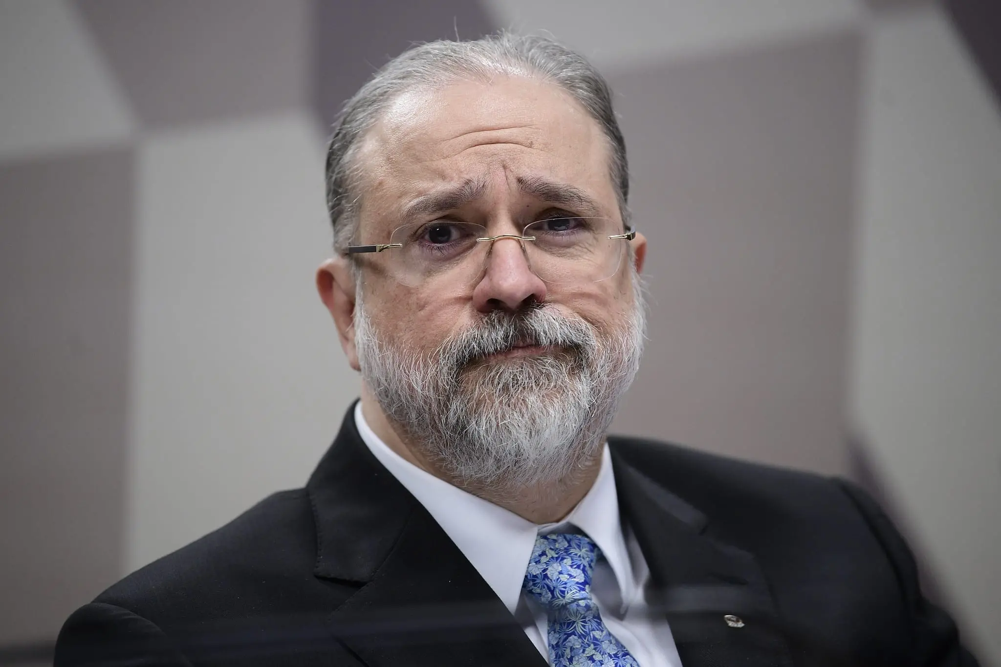 Imagem da notícia: Aras minimiza falas de Bolsonaro sobre urnas eletrônicas: 'Retórica política'