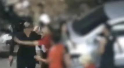 Imagem da notícia: Homem é flagrado exibindo arma durante festa e é preso em Fortaleza; veja vídeo