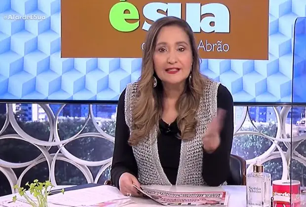 Imagem da notícia: Sonia Abrão deixa comando do 'A Tarde é Sua', após ser diagnosticada com Covid-19