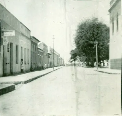 Foto mostra a Rua Nogueira Acioli, em Aquiraz