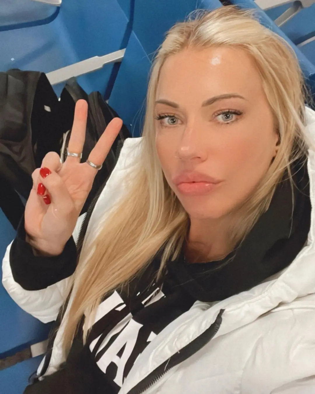 Imagem da notícia: Ex-BBB Antonela Avellaneda revela que vendia fotos nuas exclusivas para o jogador Maradona