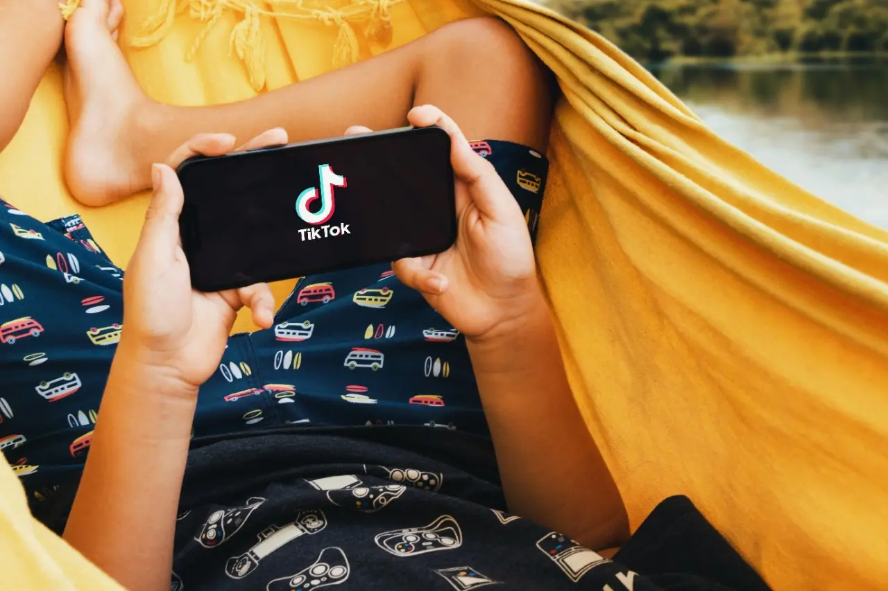 Imagem da notícia: TikTok além das dancinhas: superexposição a vídeos arrisca saúde mental e segurança de jovens