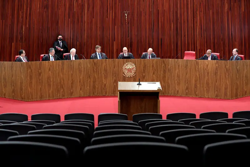 Imagem da notícia: TSE mantém neutralidade do PSDB na disputa pelo Governo e retira candidatura de Amarílio ao Senado